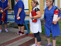 Тренировки работников учреждения по эвакуации проживающих граждан-получателей социальных услуг, при возможных чрезвычайных ситуациях Тренировки работников учреждения по эвакуации проживающих граждан-получателей социальных услуг, при возможных чрезвычайных ситуациях